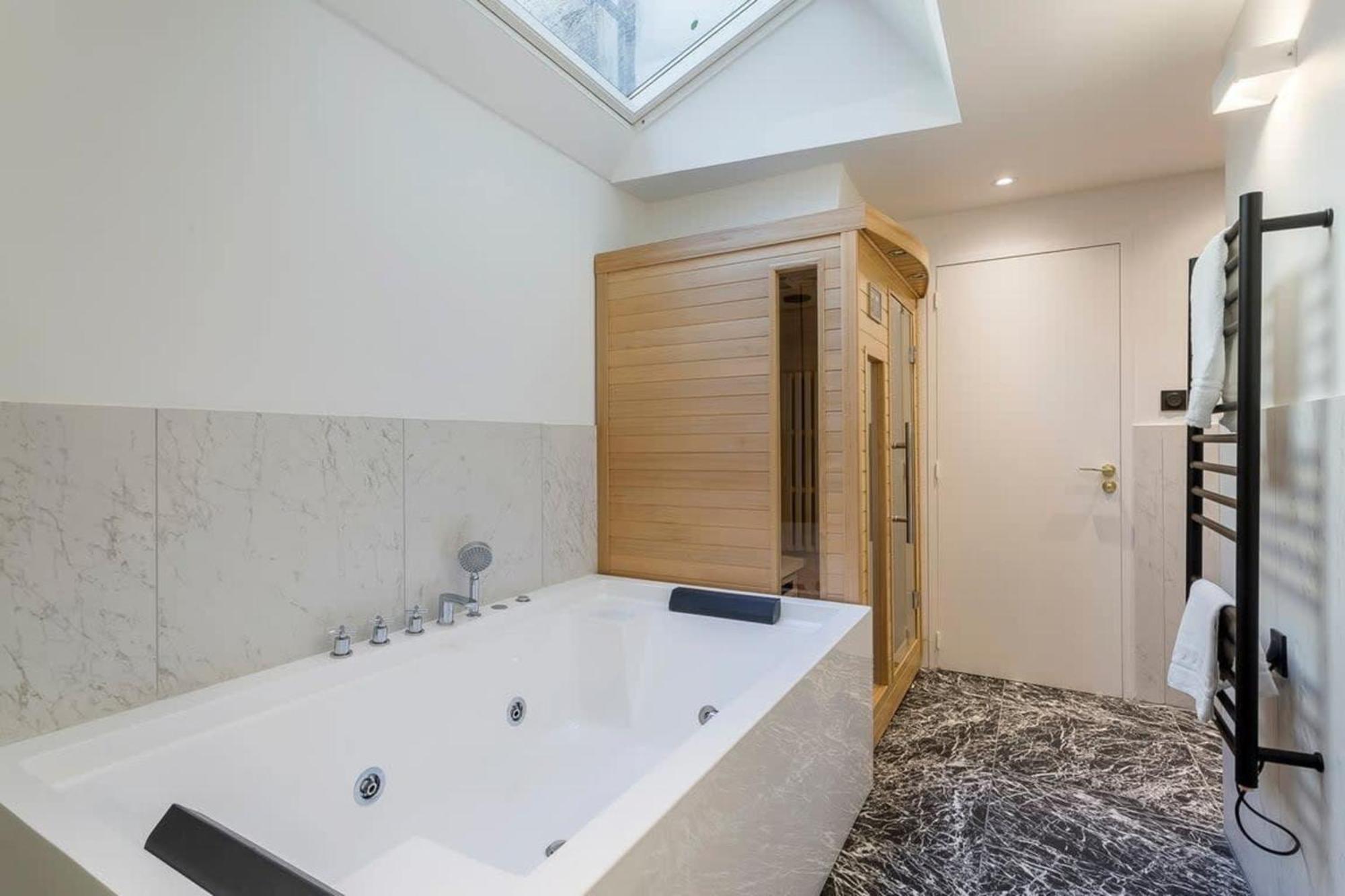 Victor Hugo Romantic Suite - Sauna Et Balneo Lyon Zewnętrze zdjęcie